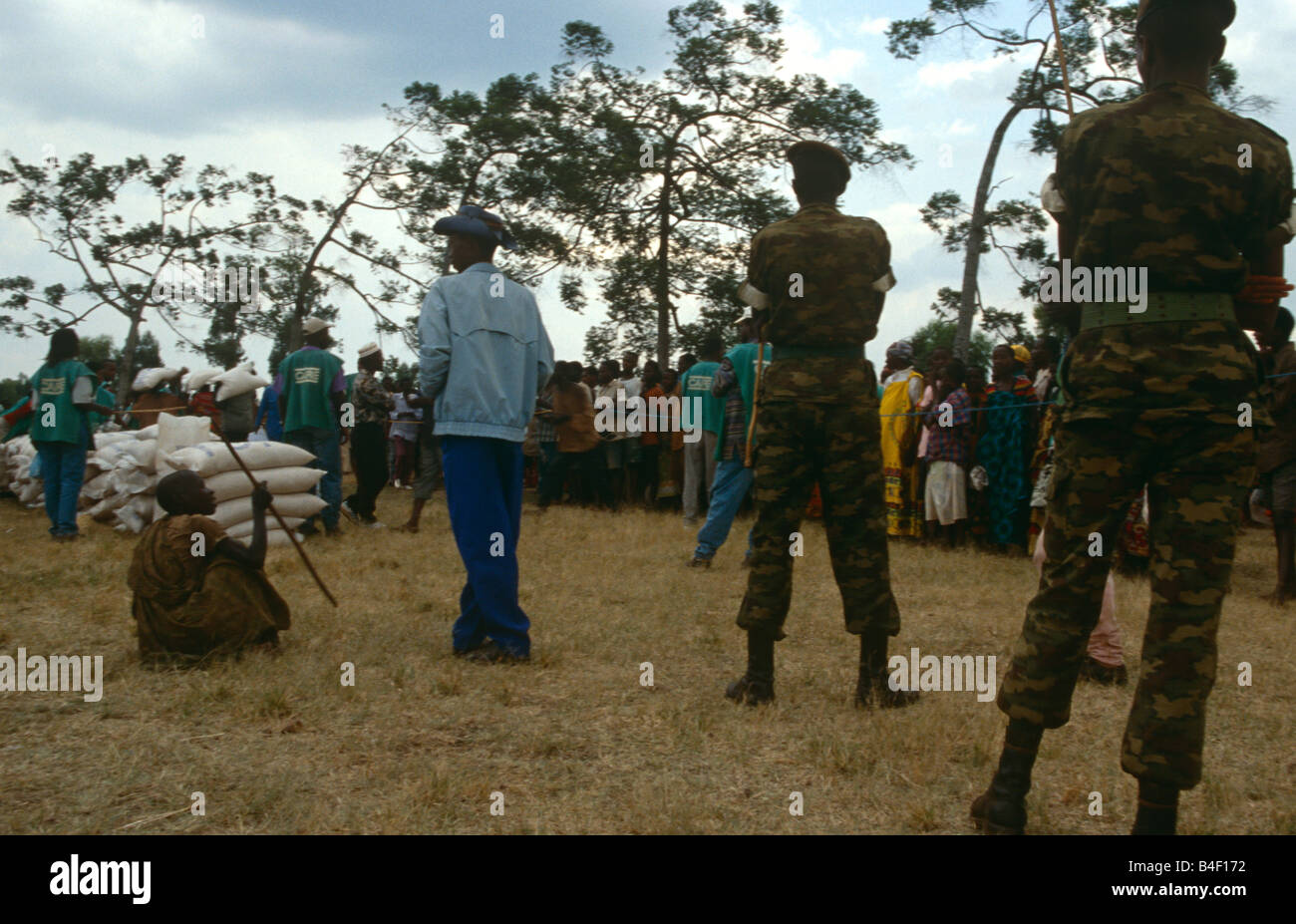 Africa burundi military soldiers hi-res stock photography and images ...