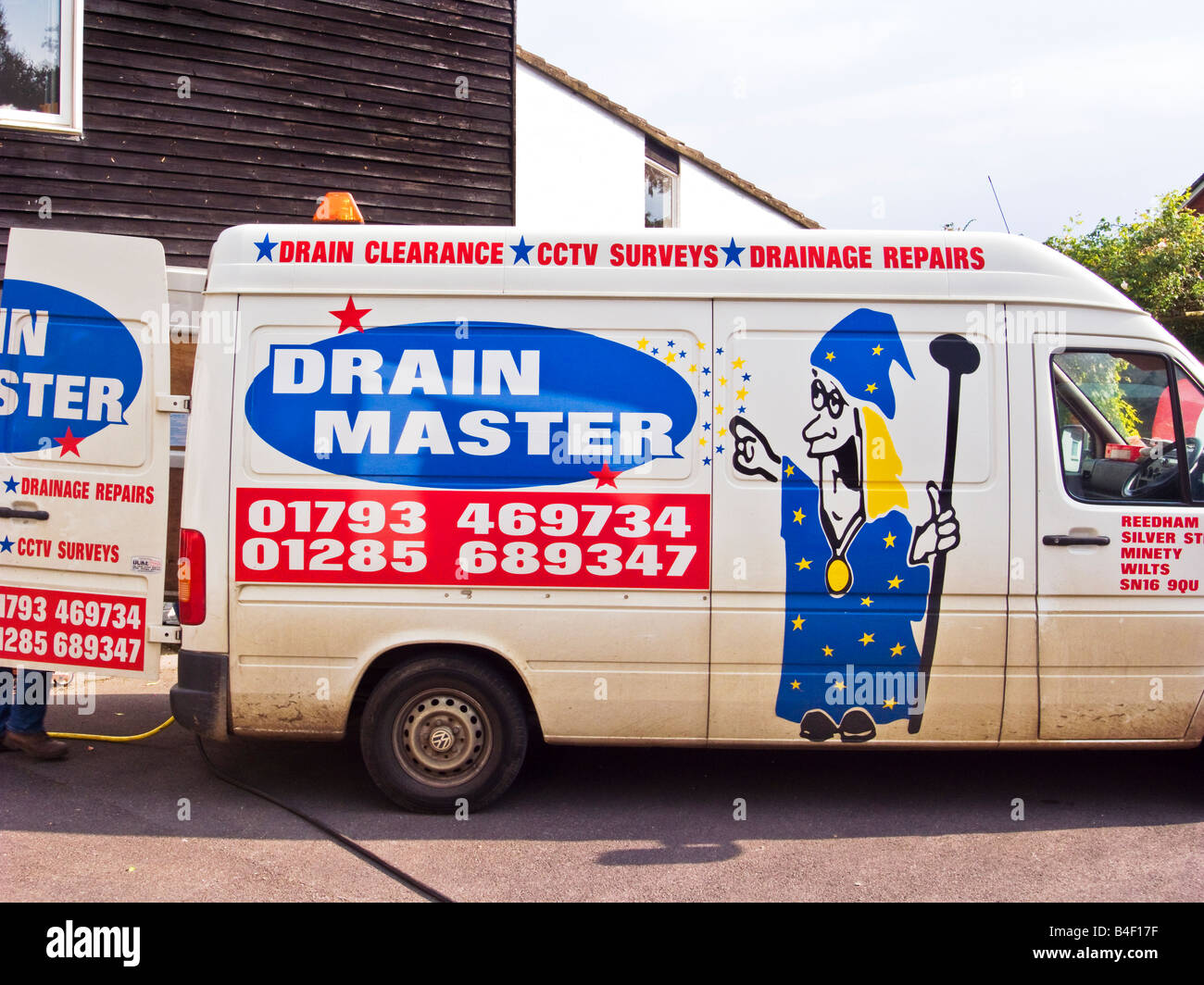 Drain Master mobile drain clearance service attending private property Stock Photo