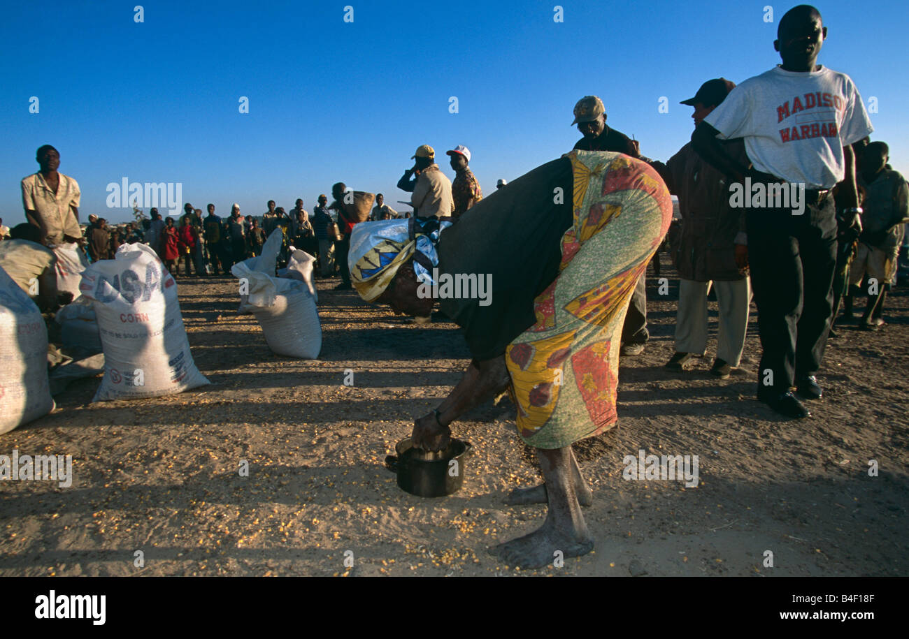 People receiving food supplies by WFP, Burundi Stock Photo