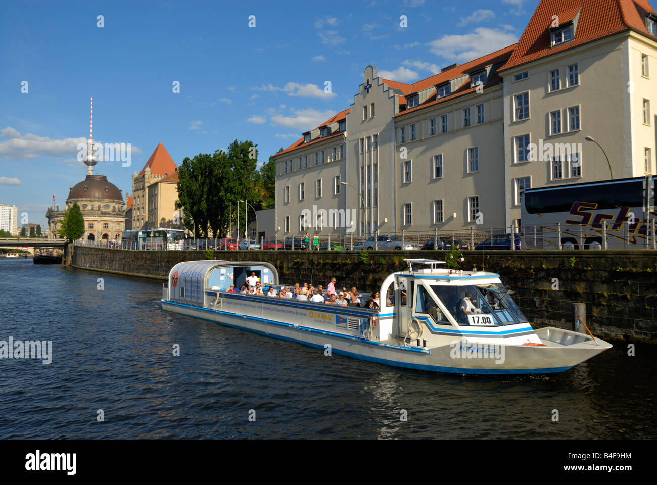 Berlin tourist boat hi-res stock photography and images - Alamy