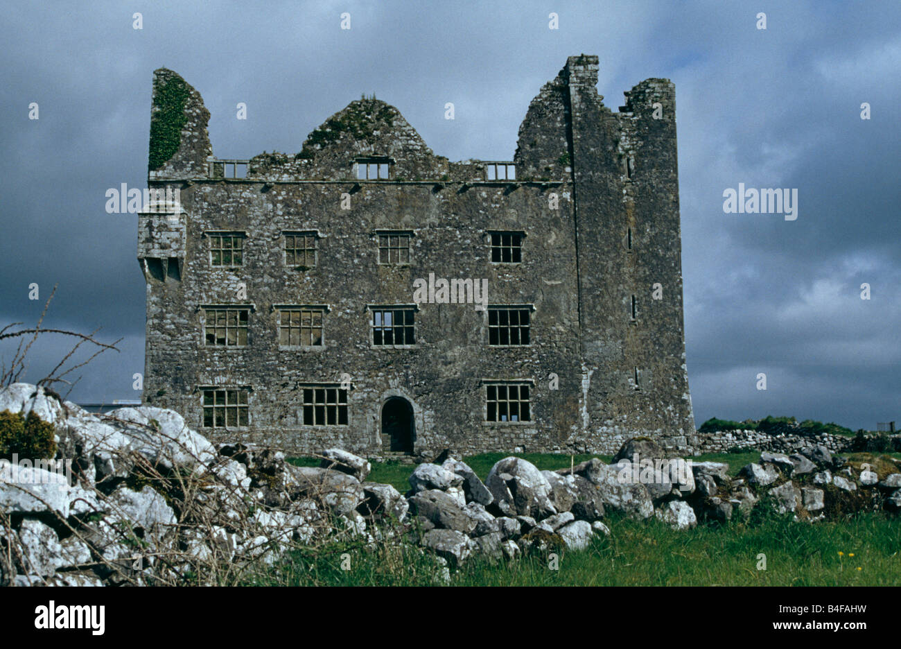 Ruins Of Old Castle In Ireland The Stone Ruins Of Leamaneh Castle Stock Photo Alamy Ruins Of Old Castle In Ireland The Stone Ruins Of Leamaneh Castle Stock Photo Alamy