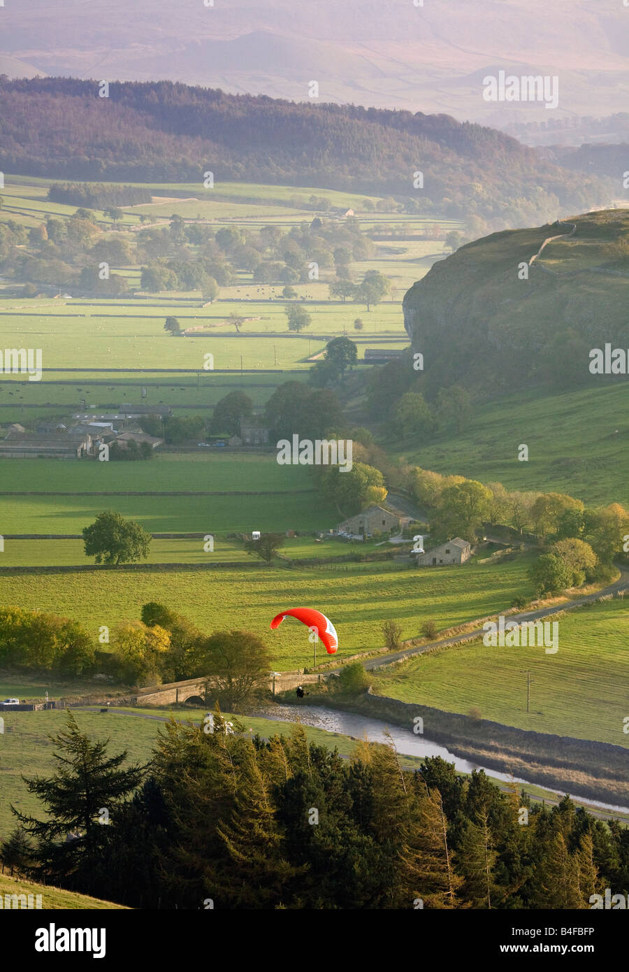 Hang Gliding from Hawkswick into Wharfedale and towards Kilnsey Cragg, Yorkshire Dales National Park. Stock Photo