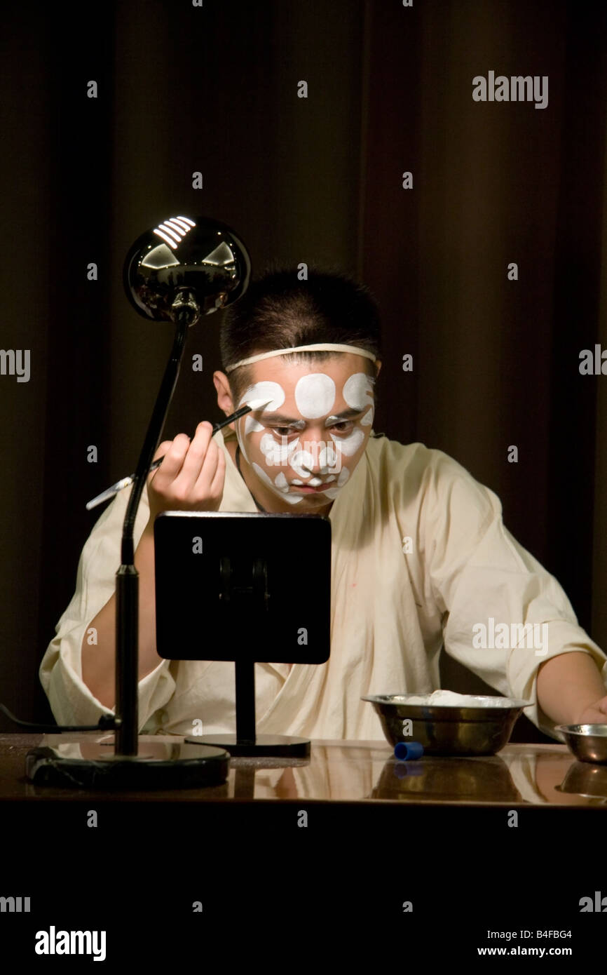 A Beijing Opera Performer applies makeup Stock Photo - Alamy