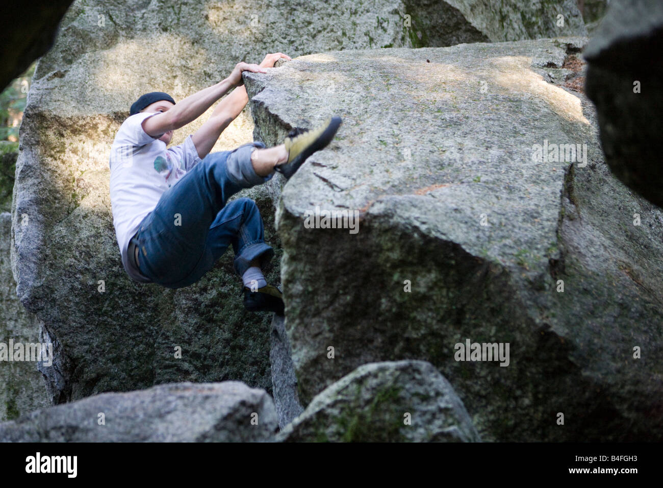 bouldering and rock climbing without ropes in Squamish British Columbia