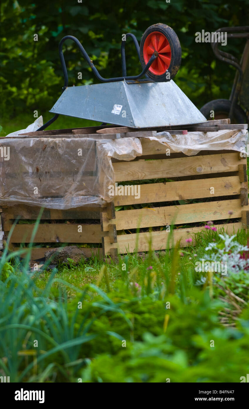 Compost bins hi-res stock photography and images - Alamy