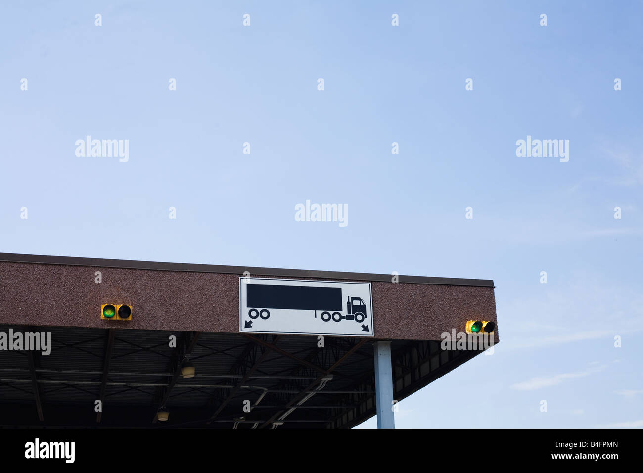 Truck lane hires stock photography and images Alamy