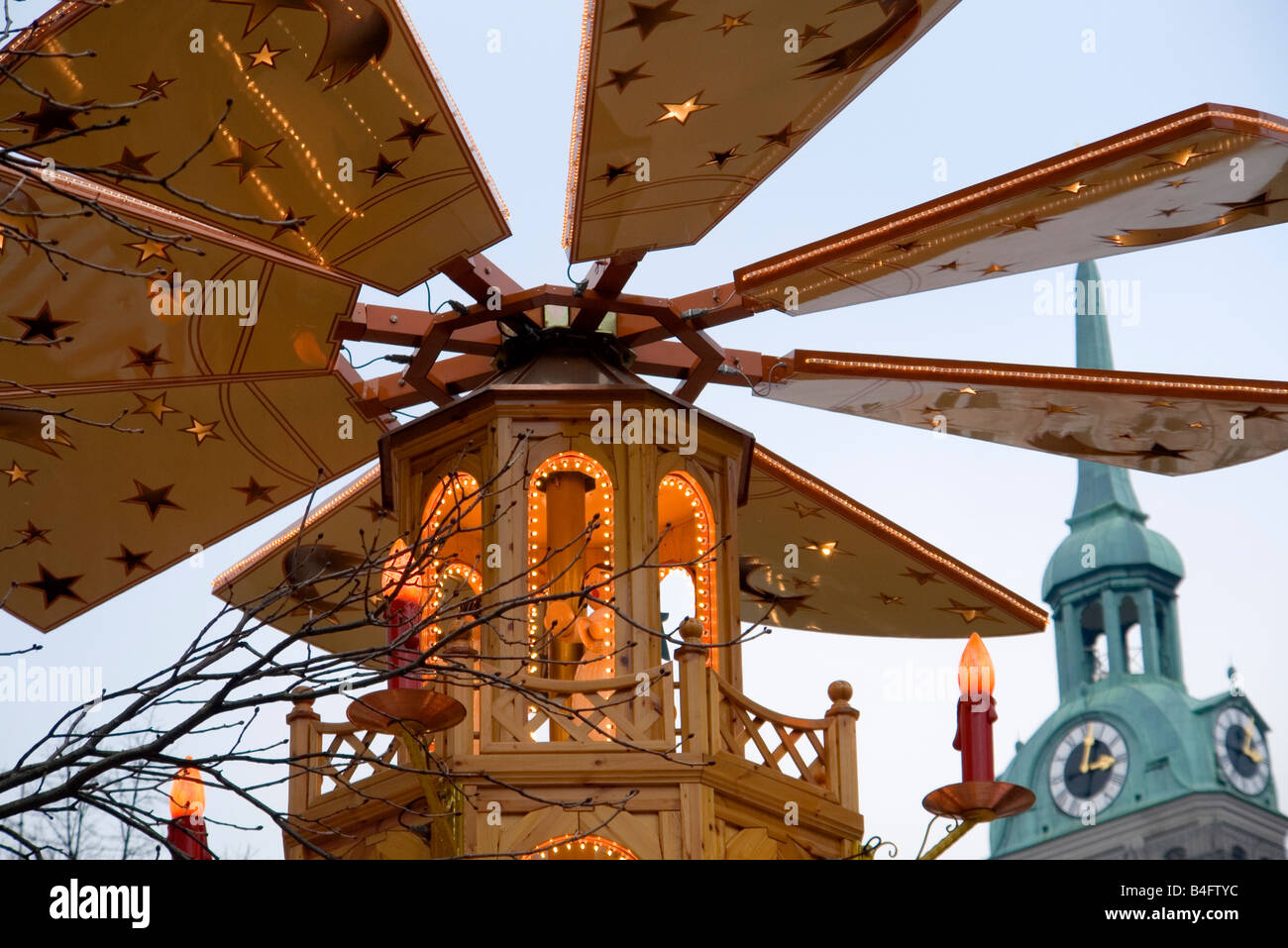 EU DE Germany Bavaria Munich Kripperlmarkt am Rindermarkt market of the holy manger wooden pyramid The tower of St Peter s Stock Photo