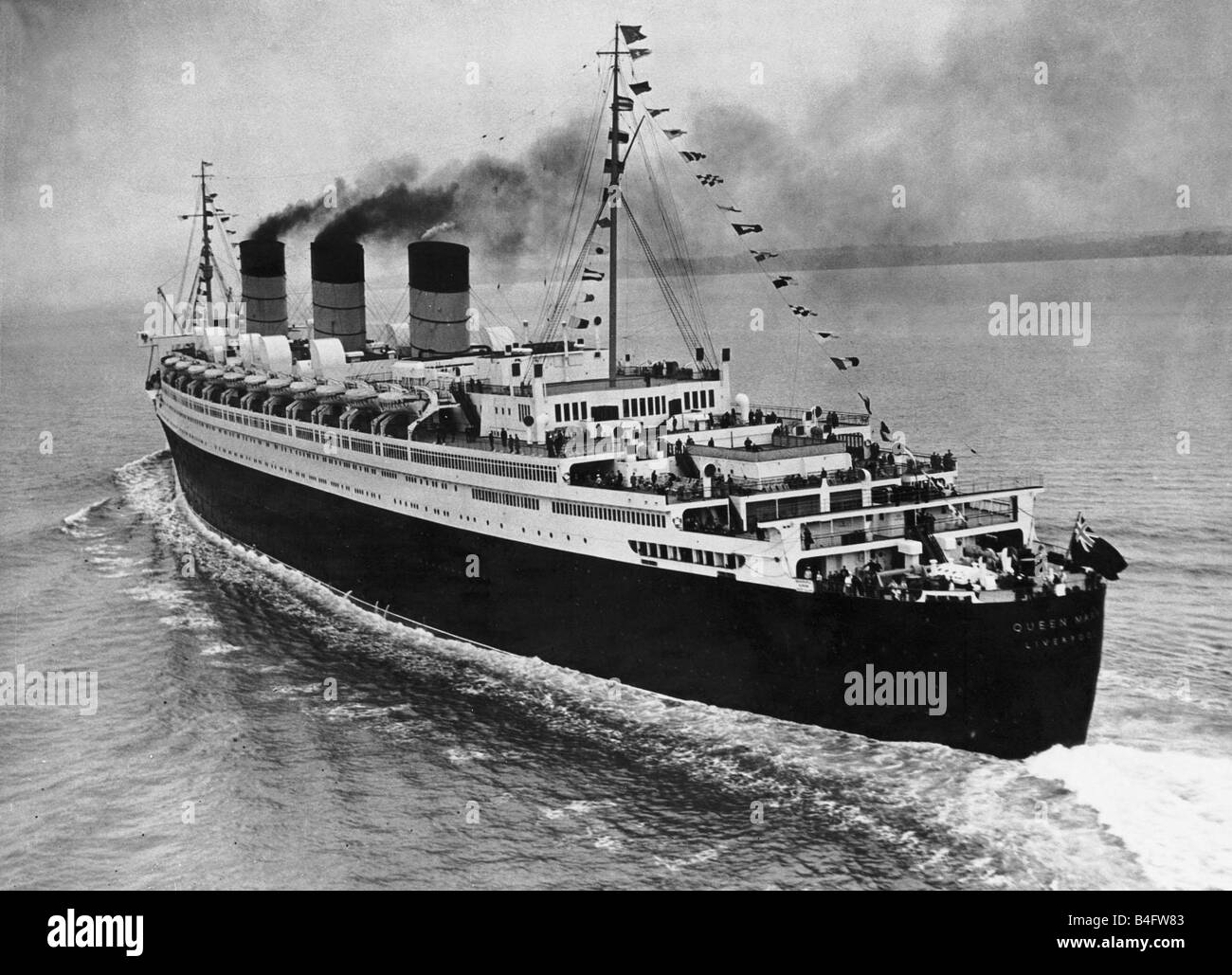 The maiden voyage of the Queen Mary 27th May 1936 Stock Photo Alamy