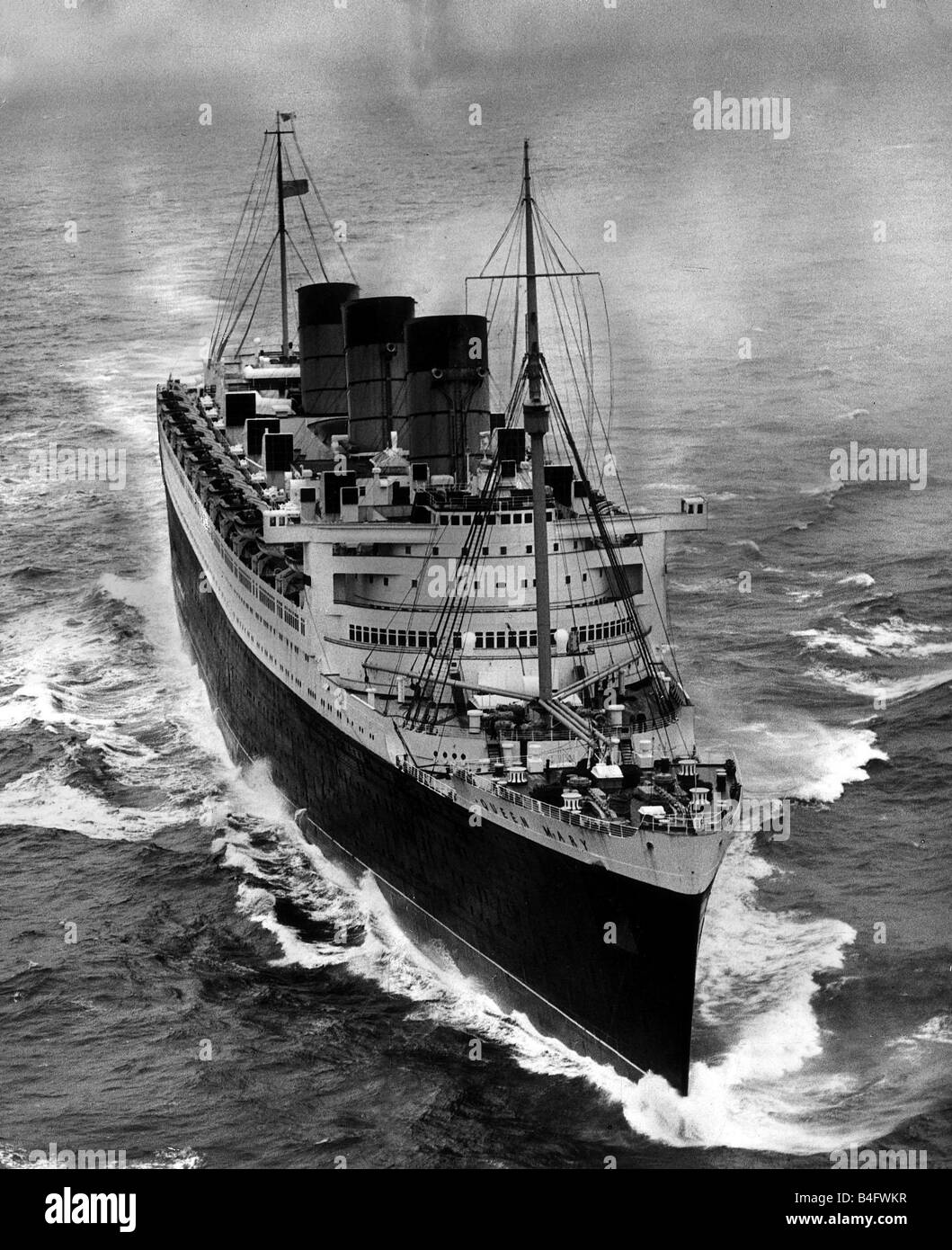 The liner ship Queen Mary at full speed November 1954 Stockfoto