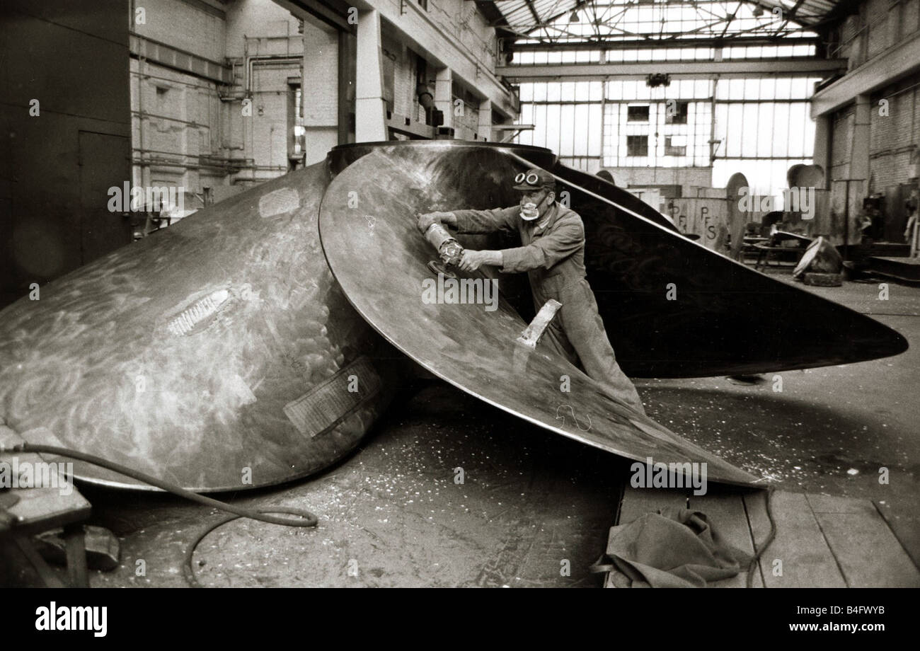 Working on the propeller for the liner QE2 at John Brown s shipyard on