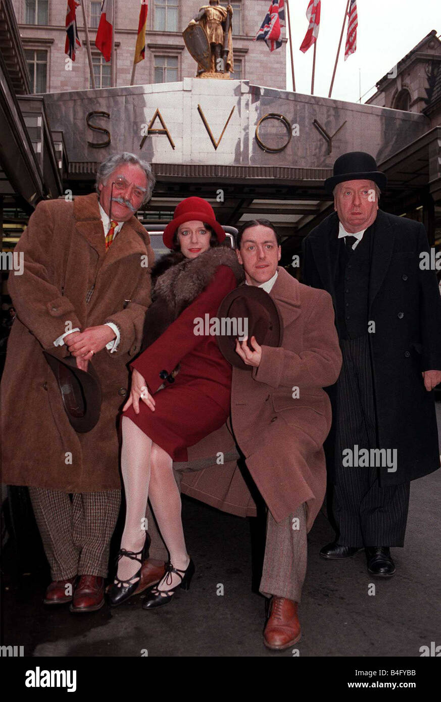 Griff Rhys Jones outside the Savoy hotel January 1991 With Fellow Actors Dinsdale Landen Hugh Lloyd And Actress Belinda Lang Who Star In The Show Thark Mirrorpix Stock Photo