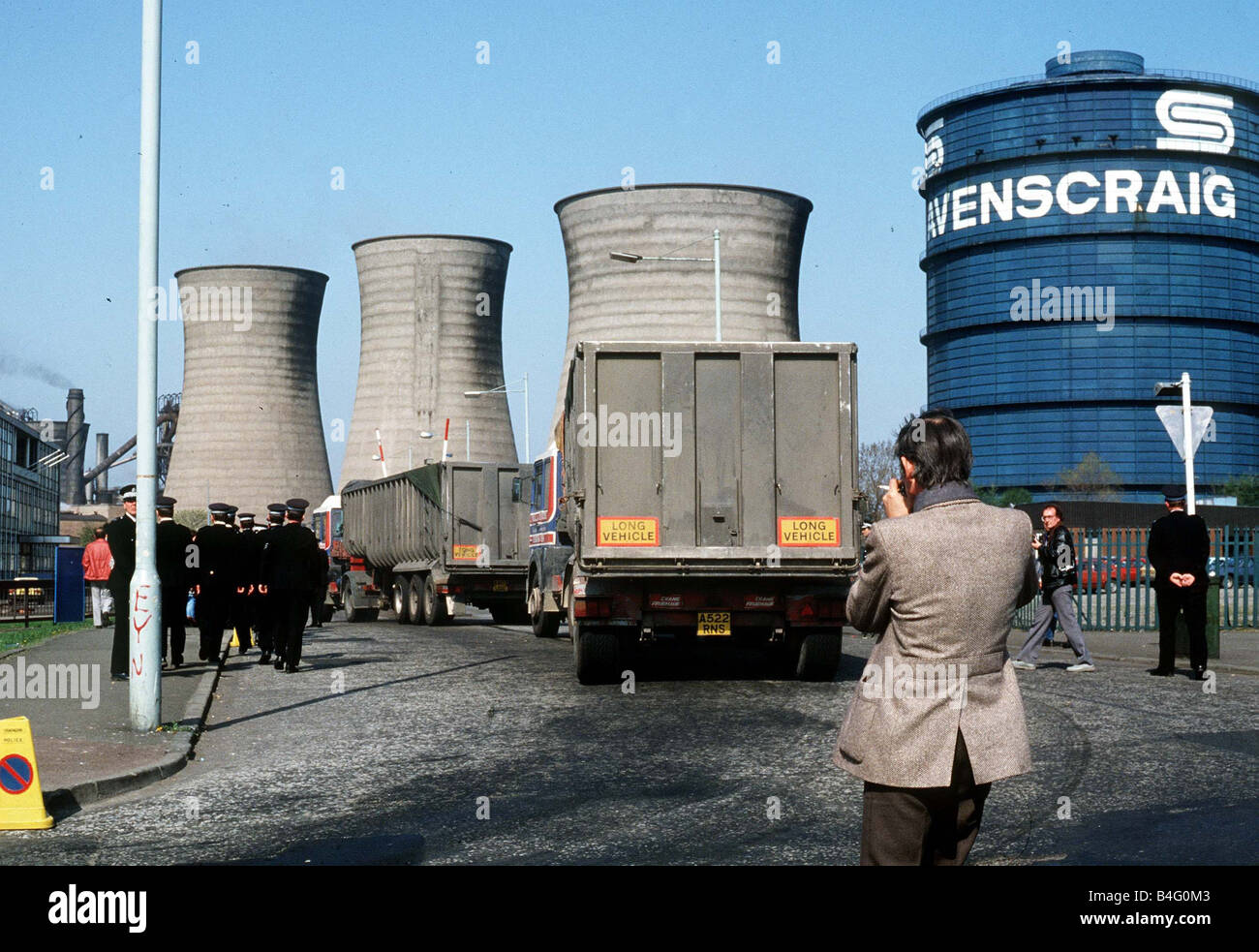 Picket line during miners strike at Ravenscraig steel works in Motherwell Scotland June 1984 Stock Photo