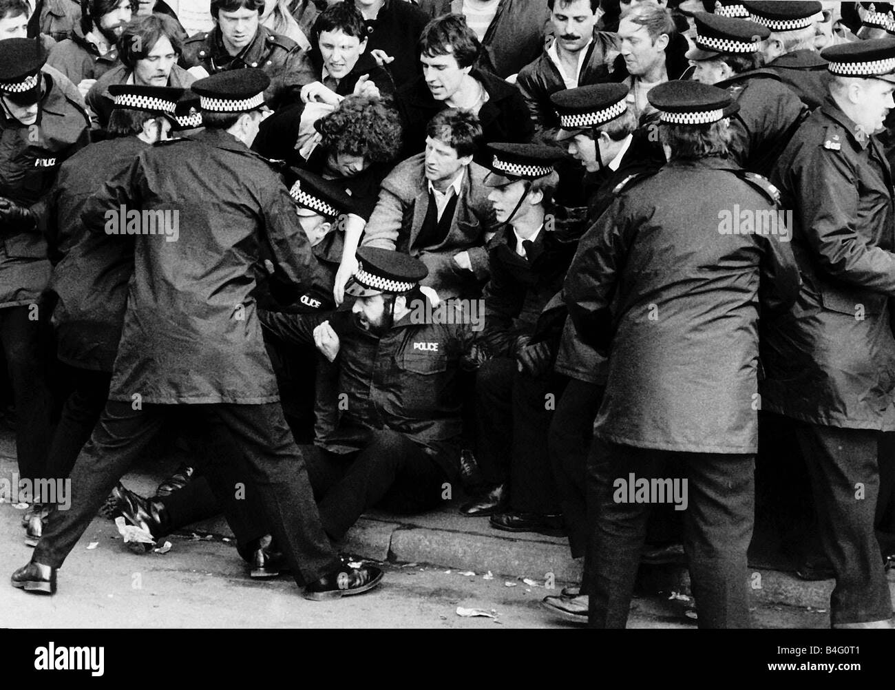 Police holding crowds of protestors at Bilston Glen colliery picket line during the Miners strike in Scotland March 1984 Stock Photo
