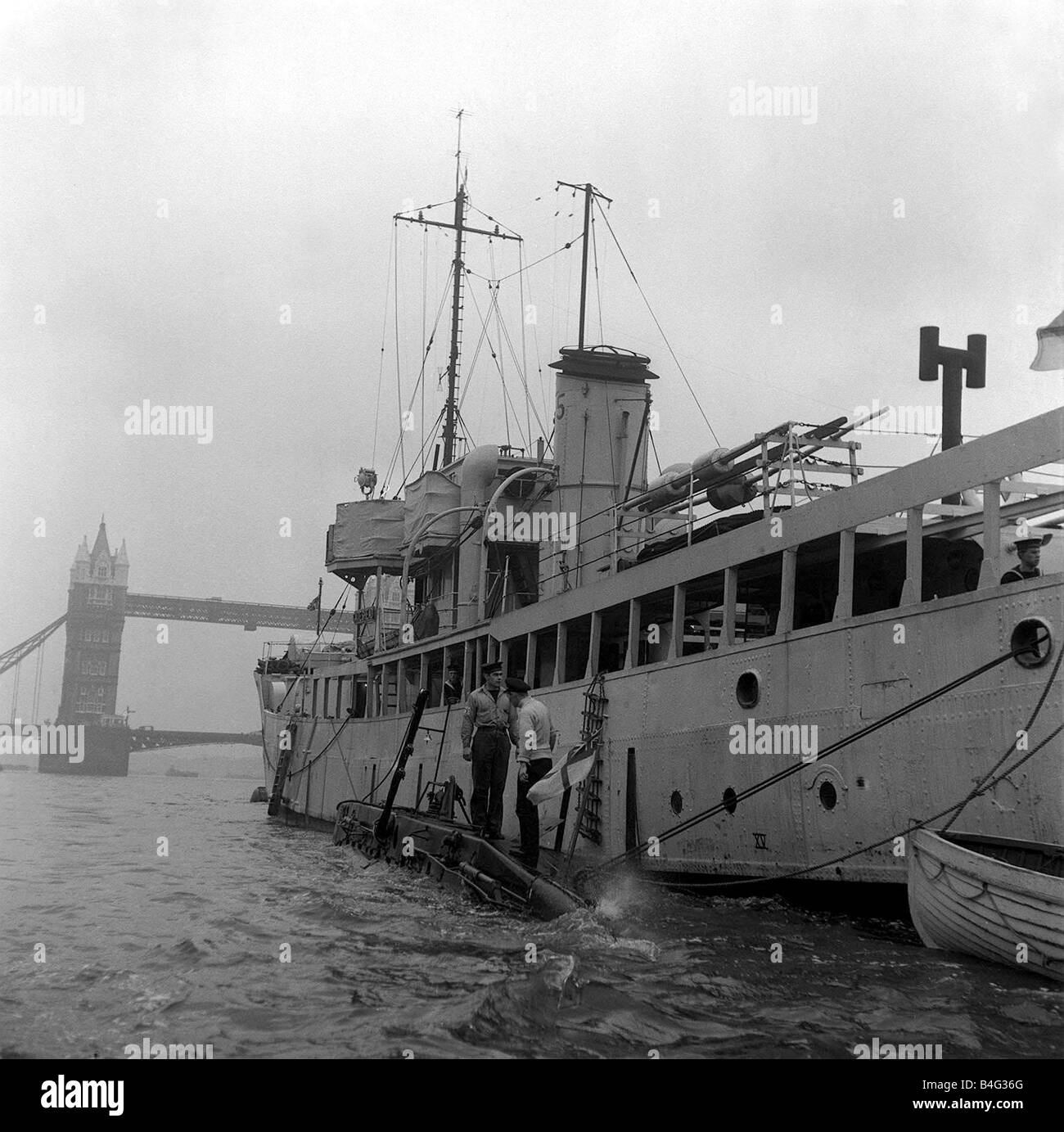 Midget Submarine X Boat October 1952 Tied up alongside it depot ship HMS Gateshead in the Pool of London on the River Thames The type was used in the Normandy Landings and the crippling of the German warship The Tirpitz Stock Photo