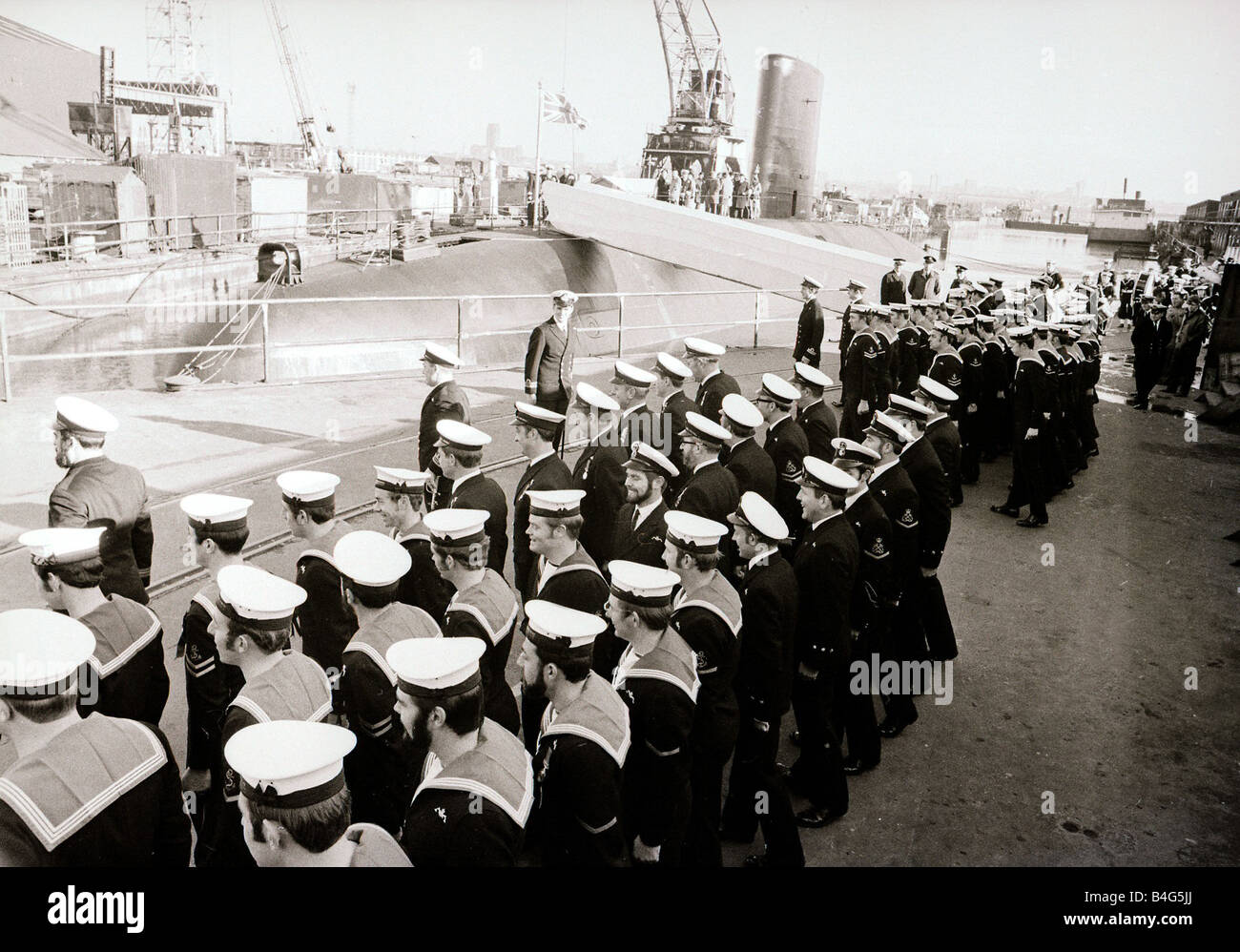 Hms conqueror hi-res stock photography and images - Alamy