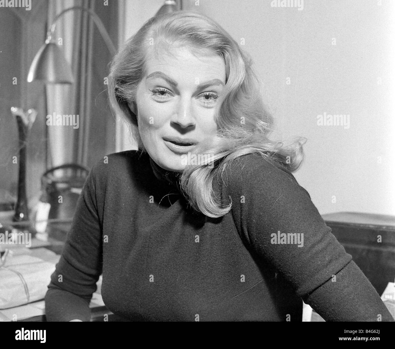 Actress Anita Ekberg seen here during a Daily Mirror photo shoot in her hotel room were she met Mirror entertainment report Donald Zec Stock Photo