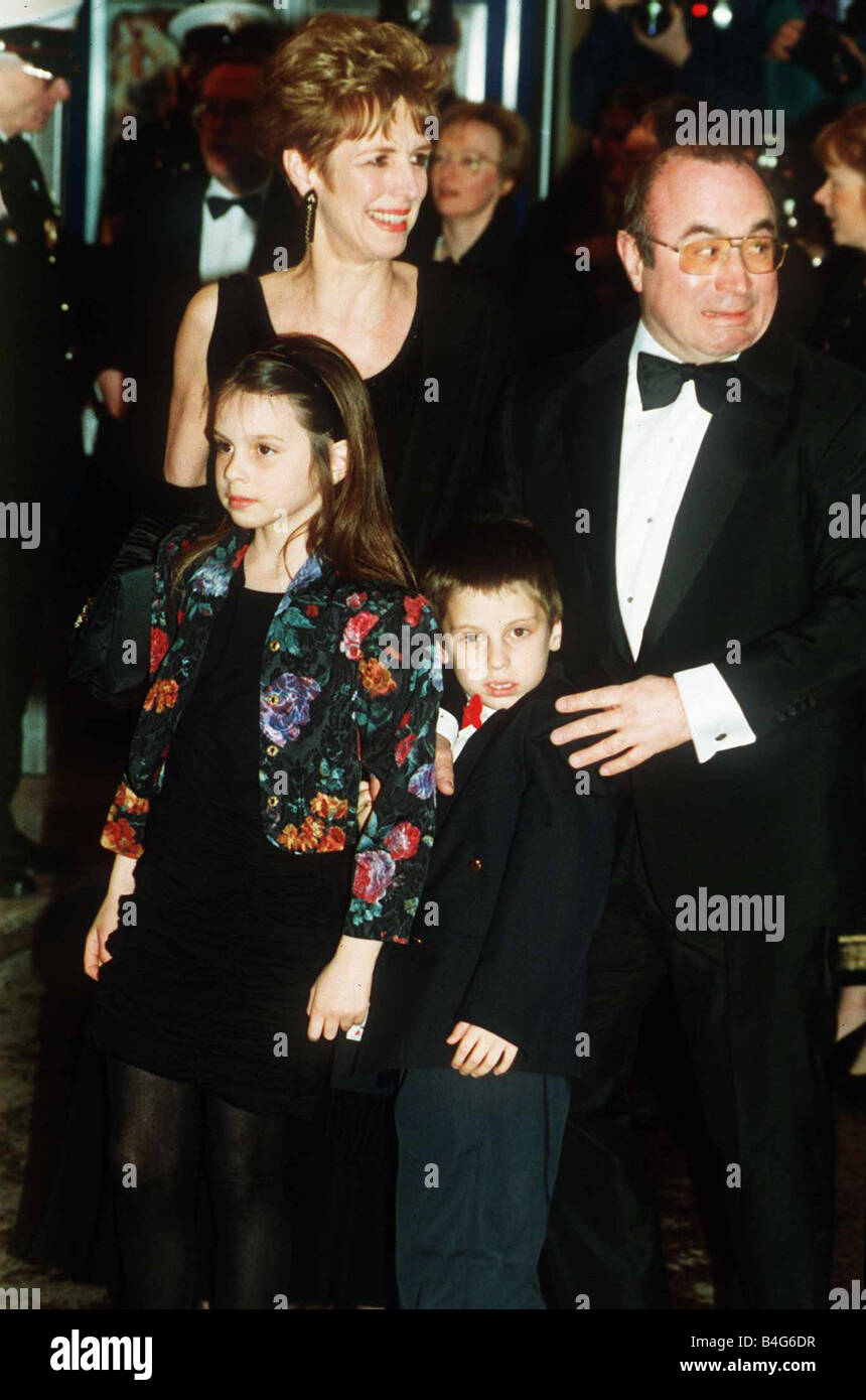 Bob Hoskins Film Actor with his wife and children at the Premier of Hook Stock Photo