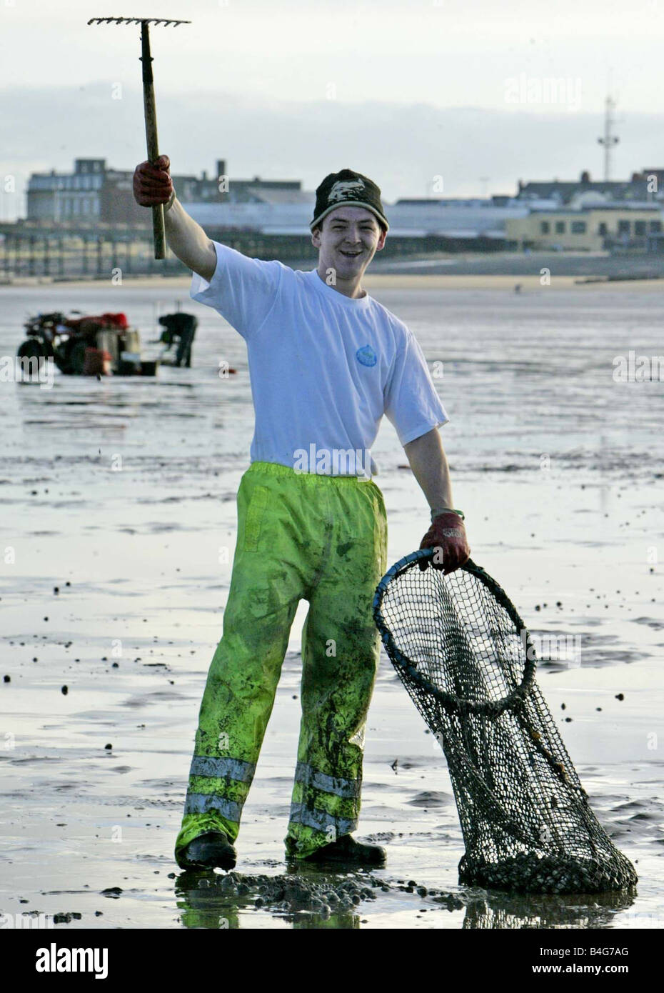 Cockle fishers return to the deadly Morecambe bay cockle beds Over 300 cocklers took to the sands at Fleetwood after the ban was lifted over a year after the tragic deaths of a band of Chinese cocklers who drown after being caught out by the tide Stock Photo