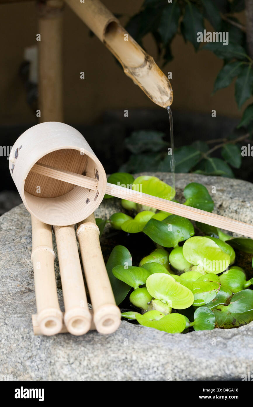 Japanese water basin Stock Photo - Alamy