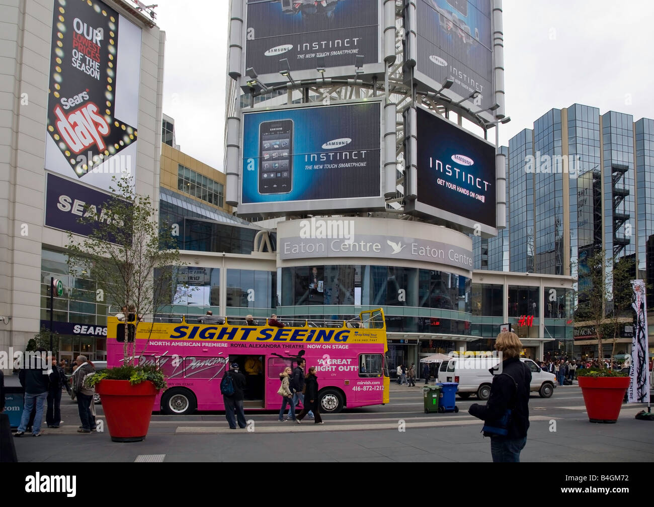 Dundas Square on Yonge Street near the Eaton Center in Toronto, Ontario,  Canada Stock Photo - Alamy