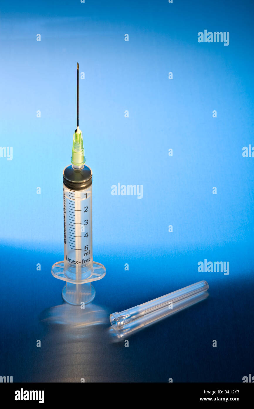 Injection syringe needle hi-res stock photography and images - Alamy