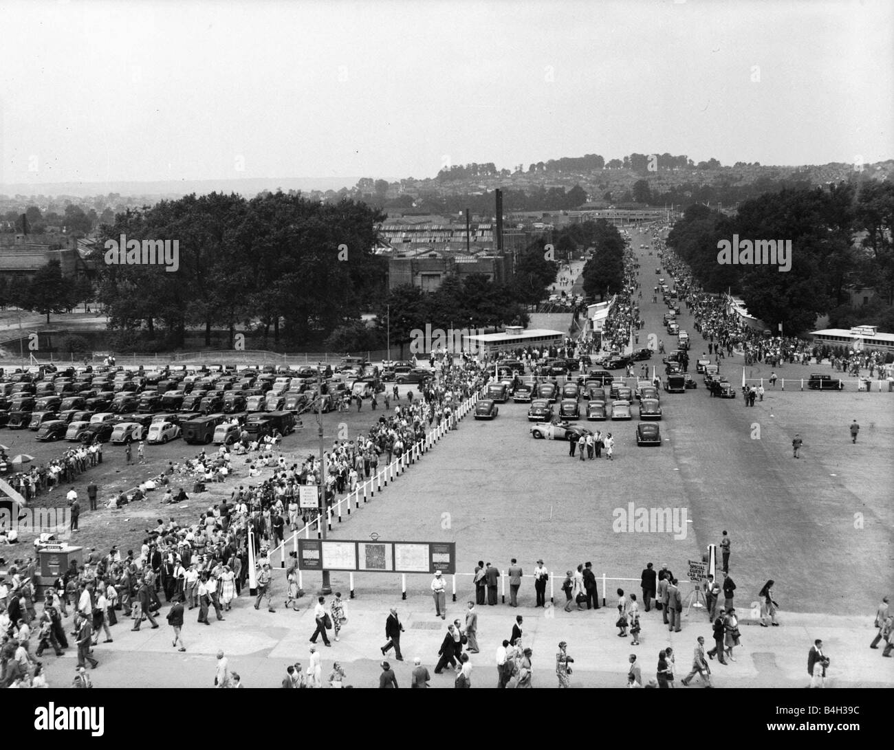 Olympic Games 1948 Crowds outside Wembley Stadium Stock Photo