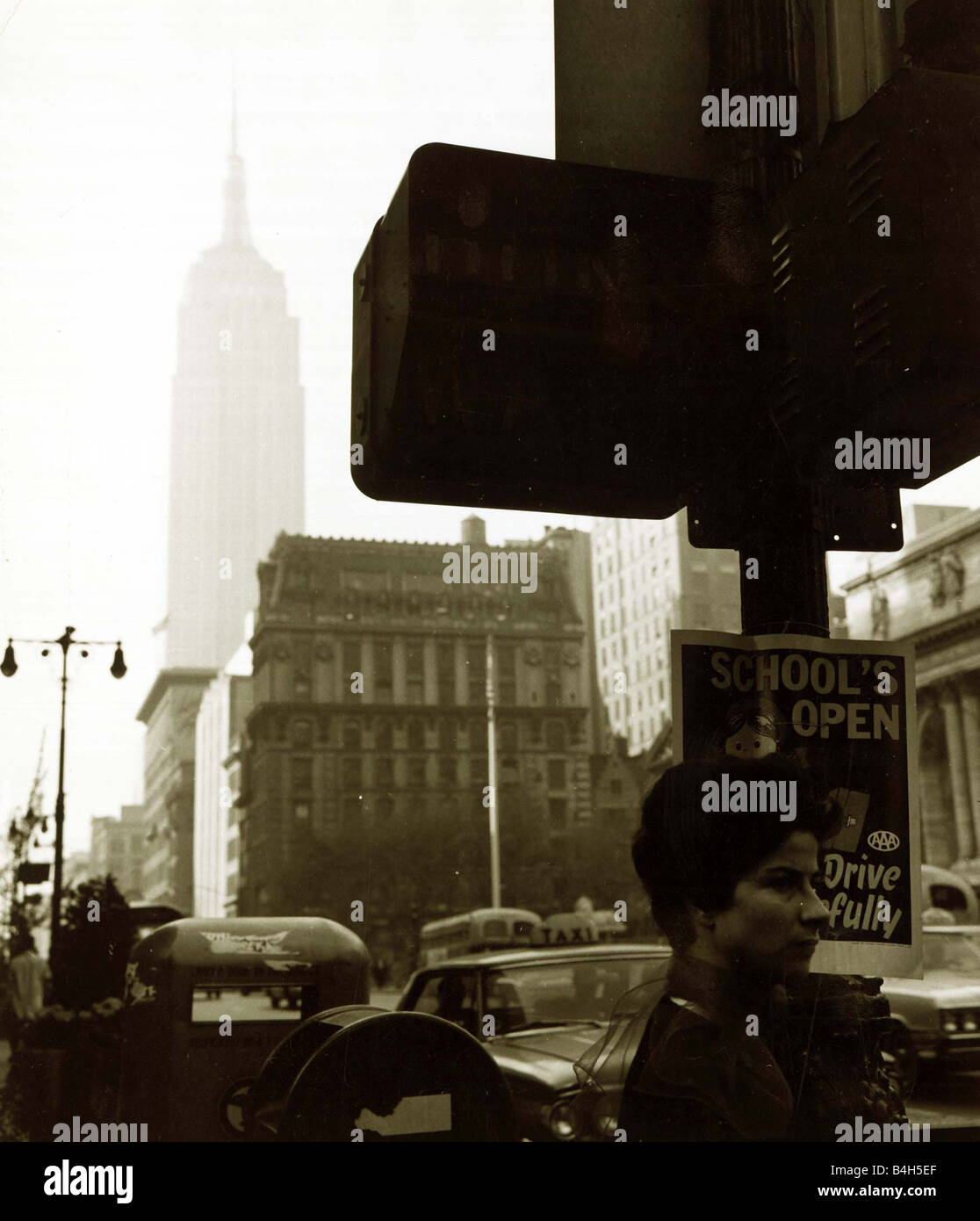 New york city street scene 1950s hi-res stock photography and images ...