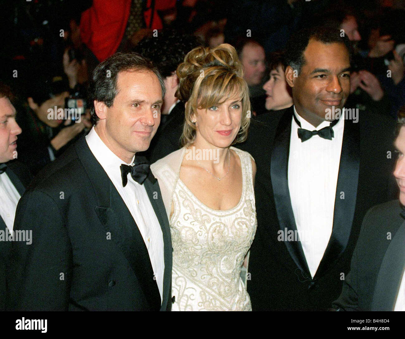 Michael Dorn Actor who plays Lieutenant Commander Worf in the new film Star Trek First Contact on the right with his guests at the premiere of the film at Leicester Square Stock Photo