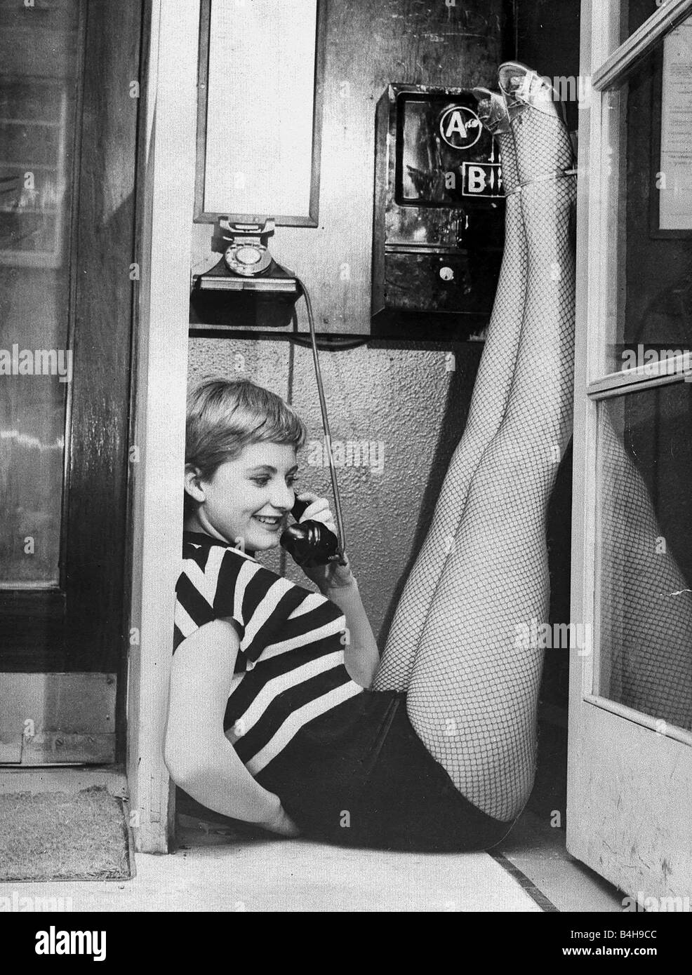 Jill Ireland actress in telephone booth March 1955 Stock Photo
