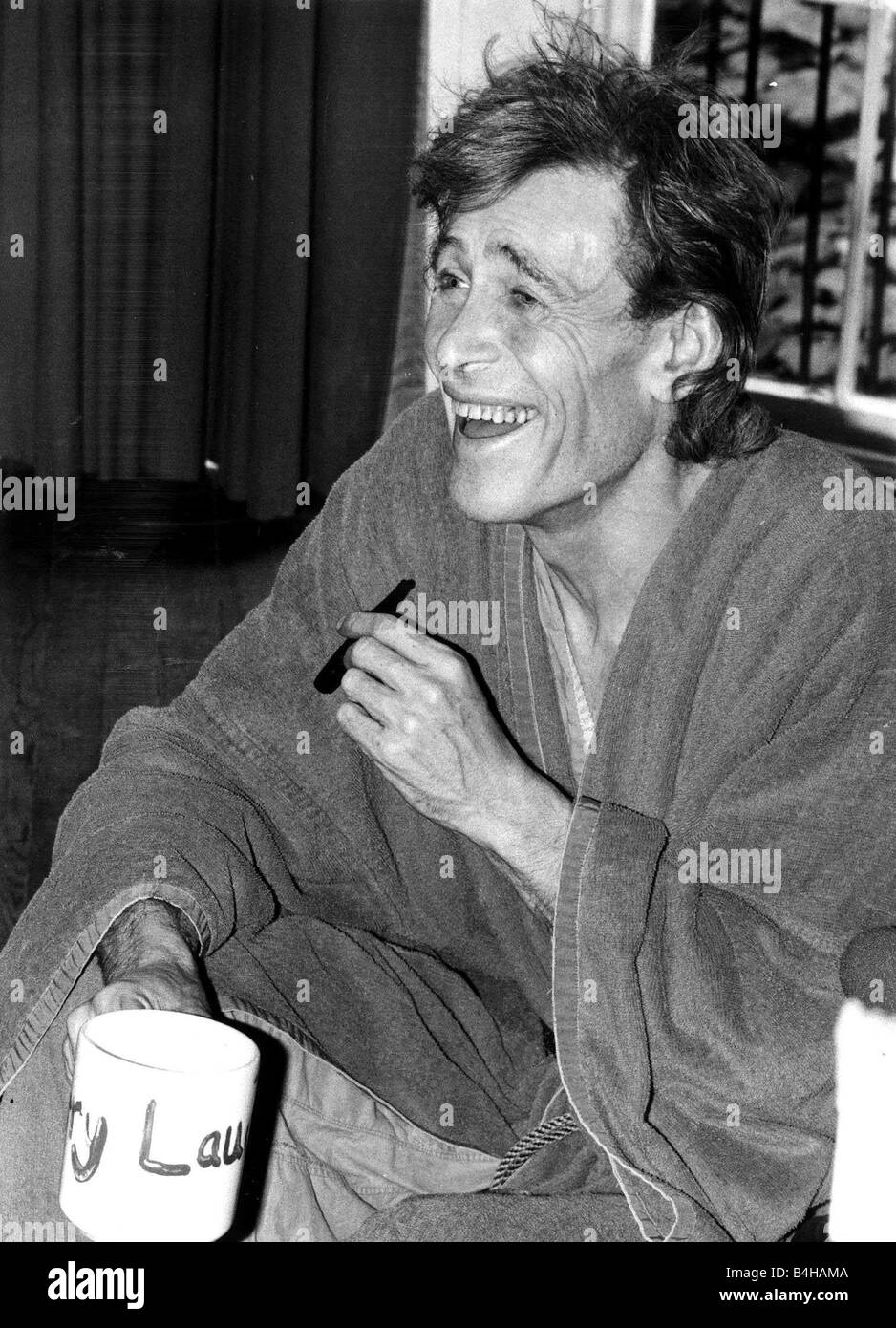 Peter O Toole September 1980 in his dressing gown the morning after he played Macbeth at the old Vic Theatre in London Stock Photo