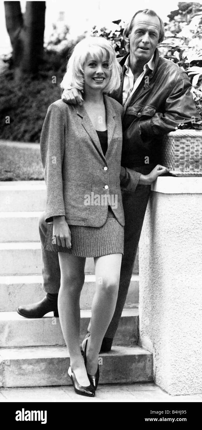 Paul Hogan comedian with girlfriend Linda Kozlowski June 1988 Stock Photo - Alamy