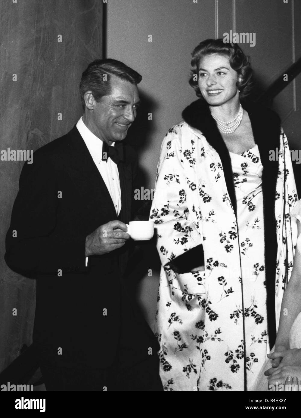 Cary Grant and Ingrid Bergman between takes filming Indiscreet at the Royal Opera House December 1957 Stock Photo