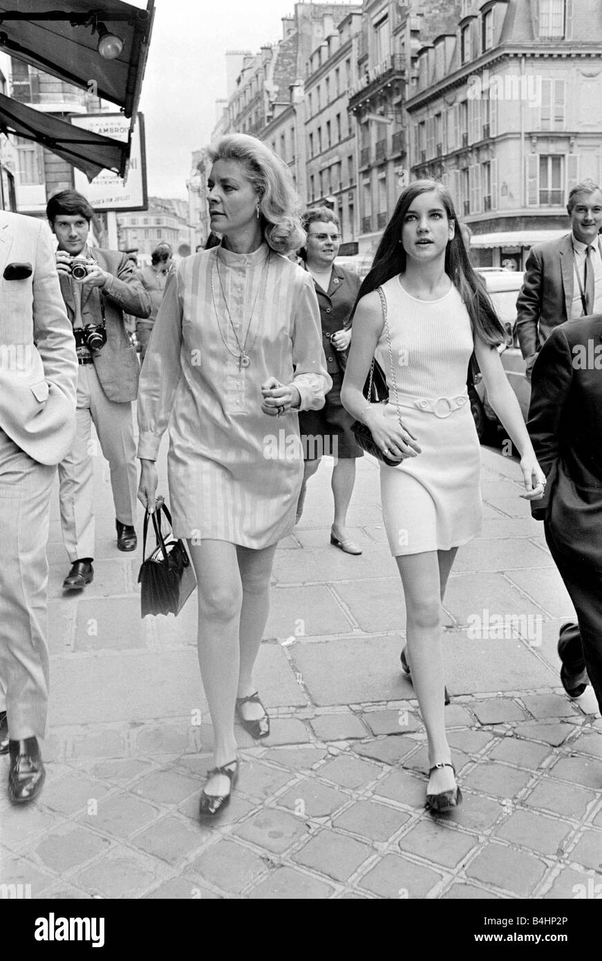 Lauren Bacall with her daughter in Paris walking on the streets July 1968  Stock Photo - Alamy