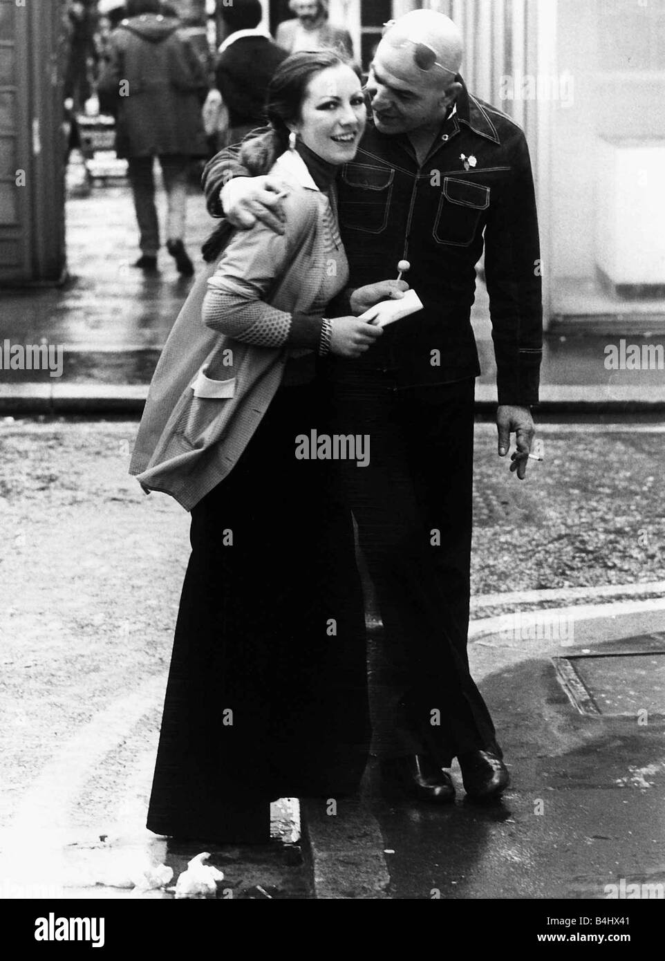 Telly Savalas Greek actor meets fan in London street 1978 Stock Photo
