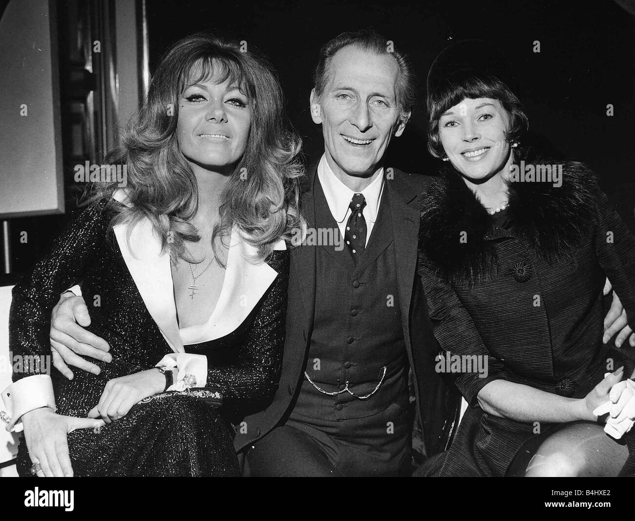 Peter Cushing actor with Ingrid Pitt L and Dawn Addams 1970 Stock Photo
