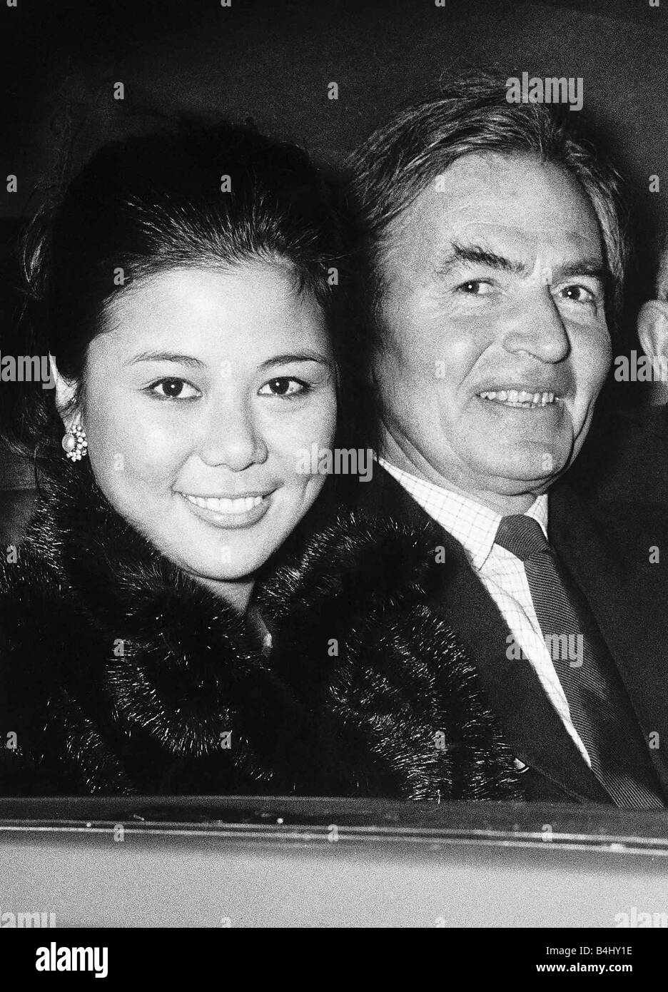 James Mason Actor With His Girlfriend Hong Kong Born Yasuku Yama Stock Photo Alamy