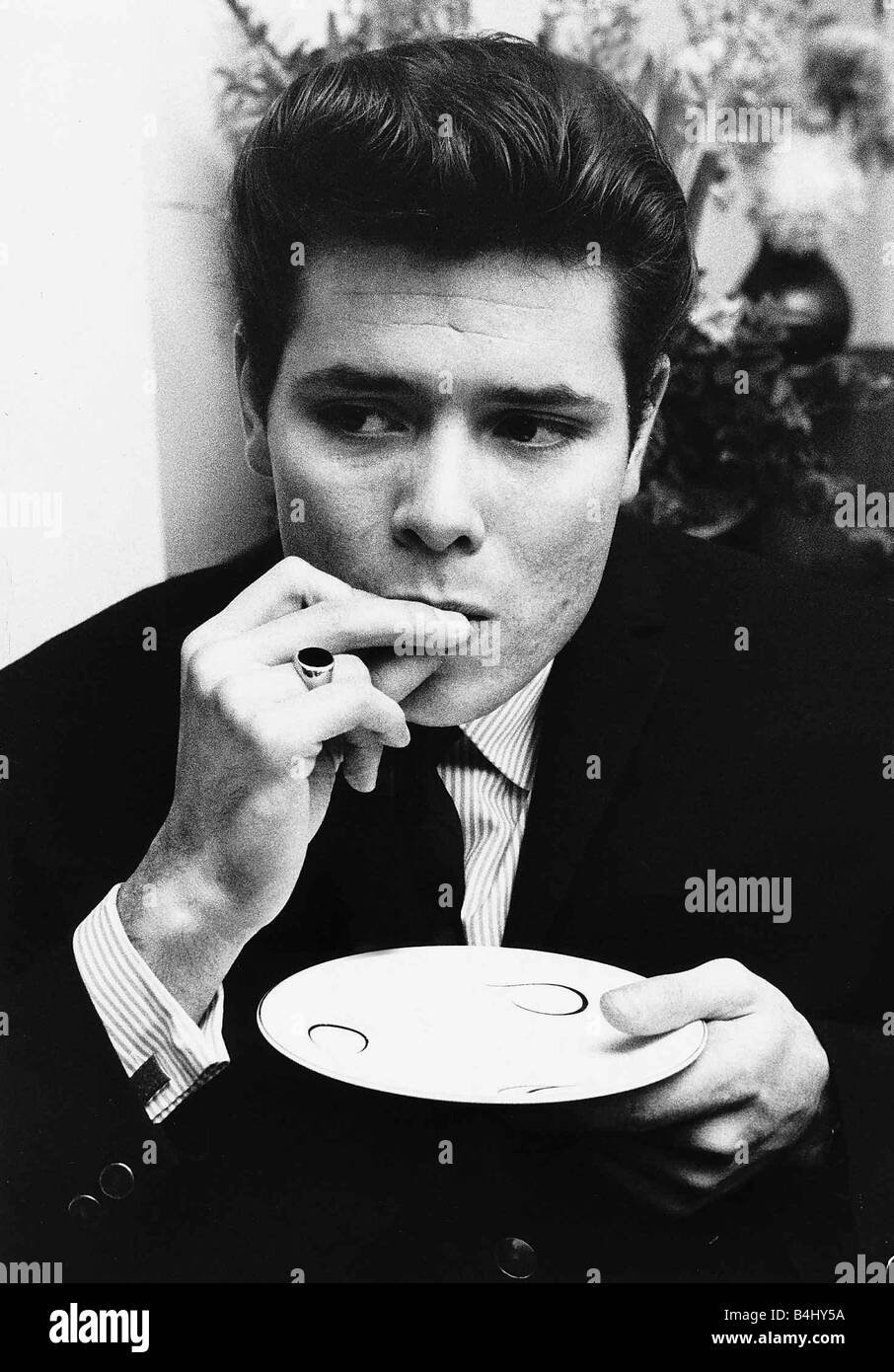 Singer actor cliff richard Black and White Stock Photos & Images - Alamy