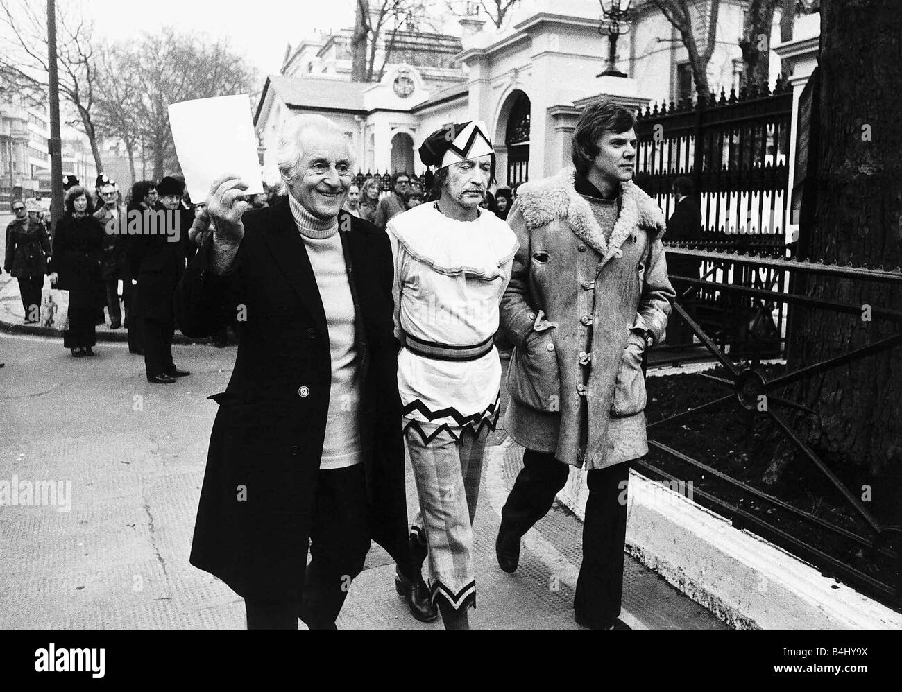 Malcolm McDowell actor Anton Dolan and Tutte Lemkov March 1974 Protesting the continued detention in Russia of dancer Valery Panov outside the Russian Embassy in London to deliver a petition on his birthday Dbase MSI Stock Photo