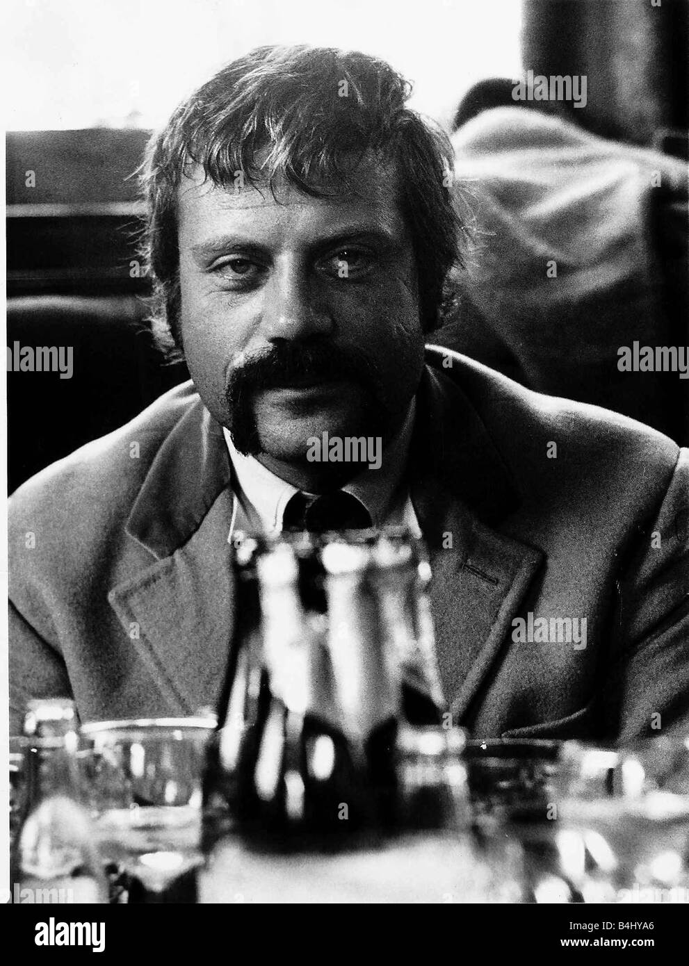 Olive Reed actor in one of his local pubs relaxing between films August 1972 Dbase MSI Stock Photo