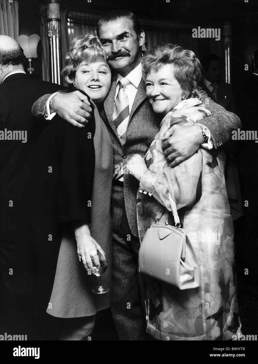 Shelley Winters actress at party with Beryl Reid and Stanley Baker Stock Photo