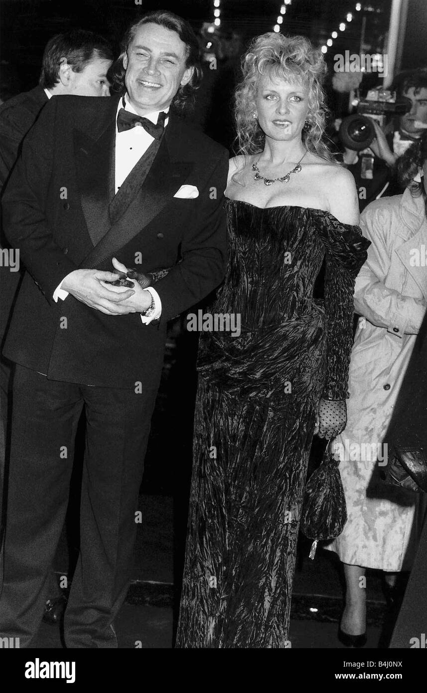 Twiggy model with husband Leigh Lawson actor at Royal Film Premiere March 1989 Stock Photo