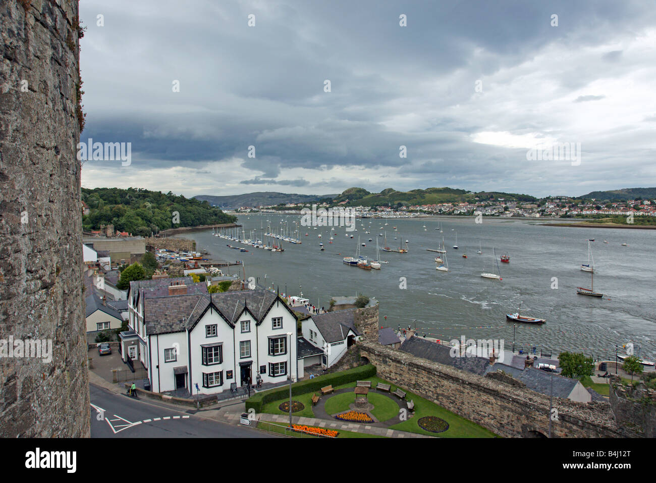 Conwy Castle in North Wales overlooking the River Conwy Stock Photo Alamy