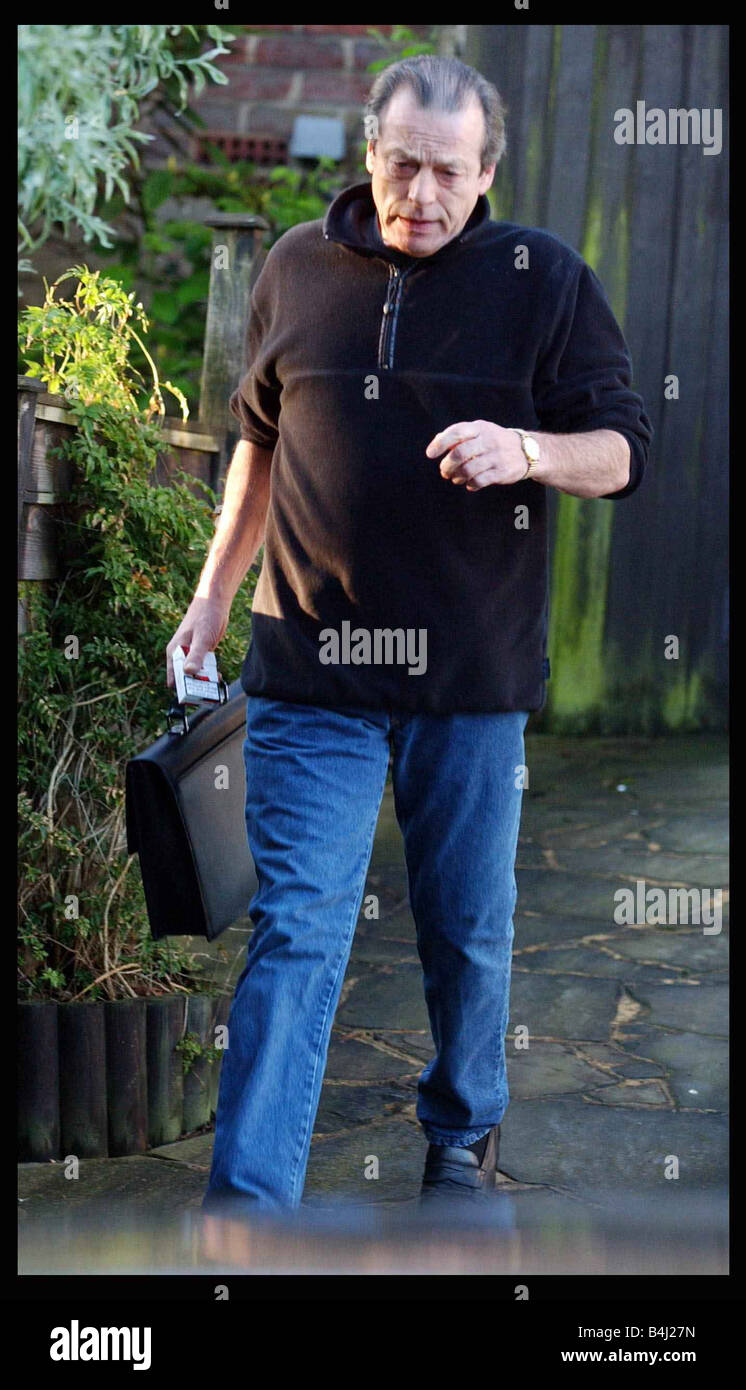 Actor Leslie Grantham leaves his Wimbledon home today Stock Photo