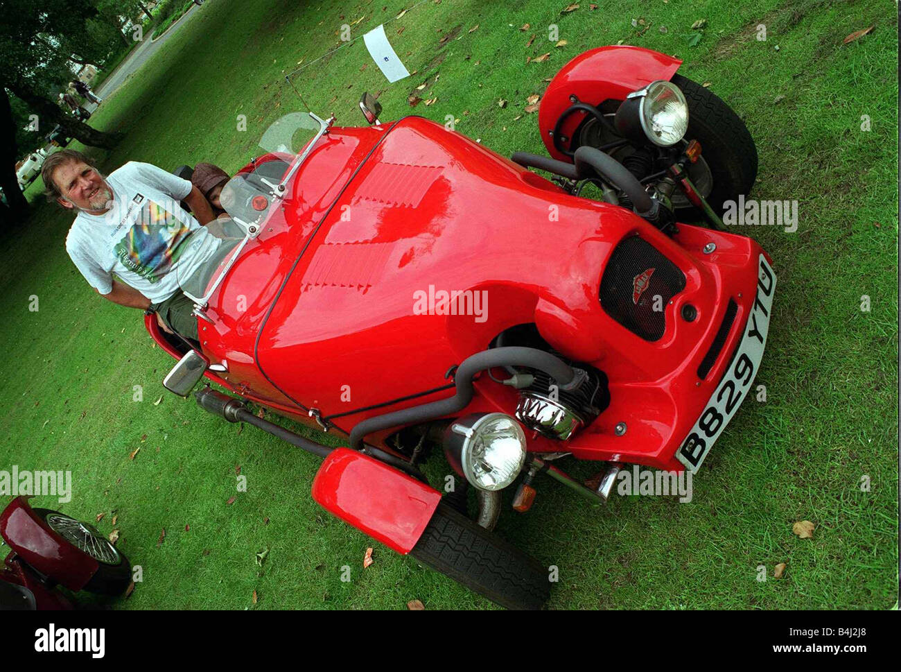 LOMAX KIT CAR ROAD RECORD JULY 1997 CHRIS RIGBY WITH HIS 2CV BASED LOMAX KIT CAR ROAD RECORD MOTORING SUPPLEMENT Stock Photo