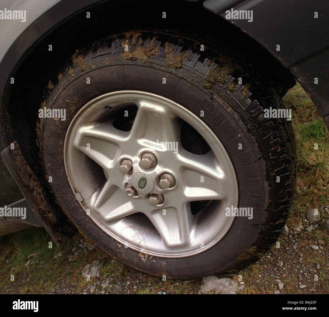 Range Rover 2 5 DSE wheel October 1998 Stock Photo - Alamy