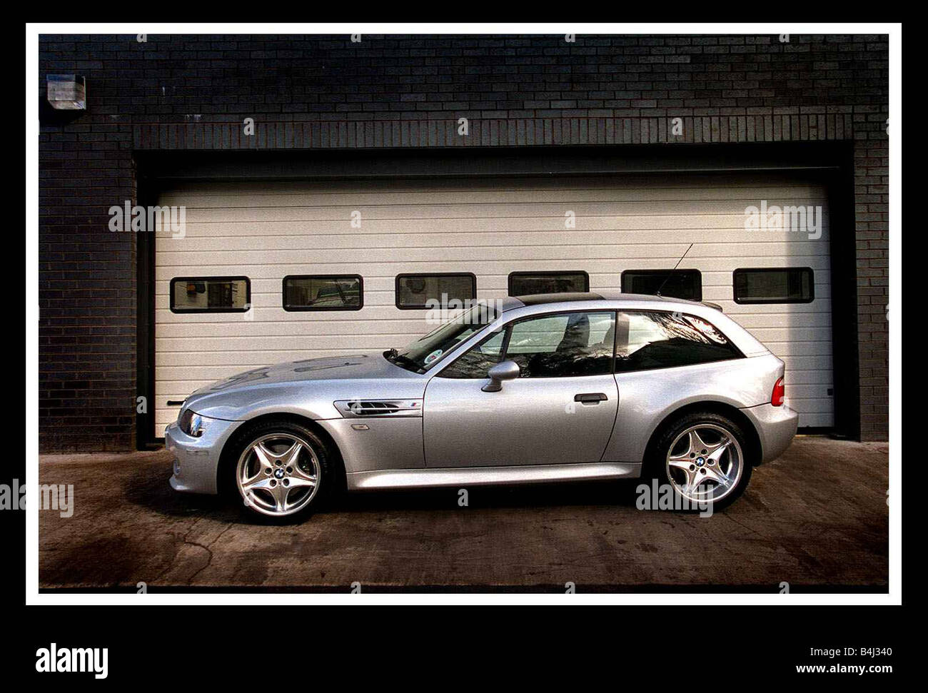 BMW Z3 Coupe April 1999 Side view profile garage door Stock Photo
