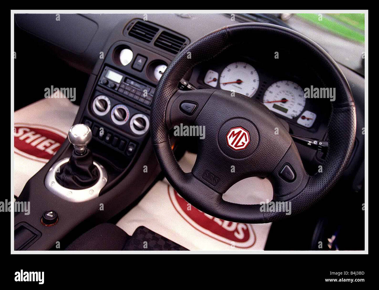 MG MGF December 1999 Steering wheel dashboard interior cockpit MG logo badge Stock Photo