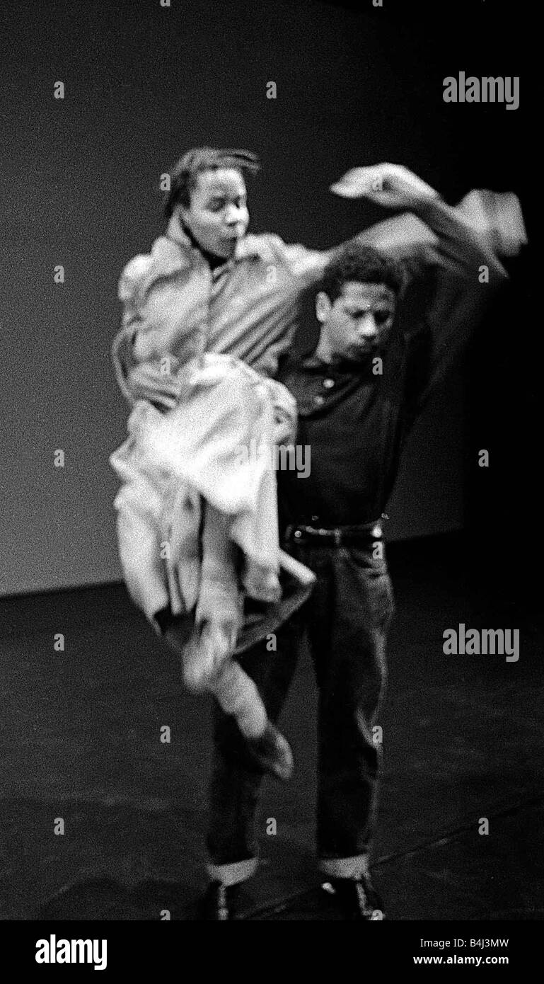 Ralph Lemon and Bebe Miller seen here performing Parallels in black at The Place theatre Stock Photo