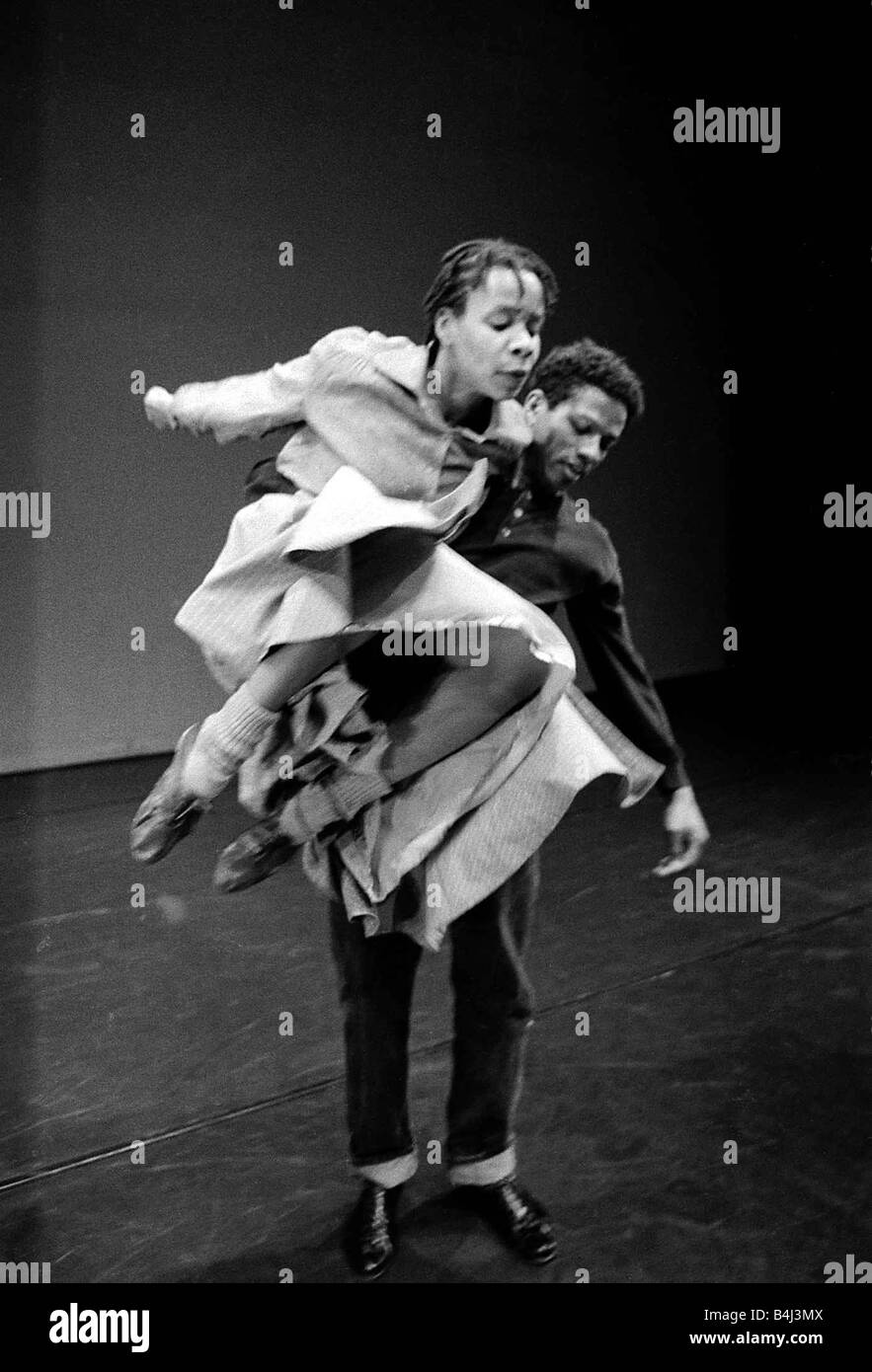 Ralph Lemon and Bebe Miller seen here performing Parallels in black at The Place theatre Stock Photo