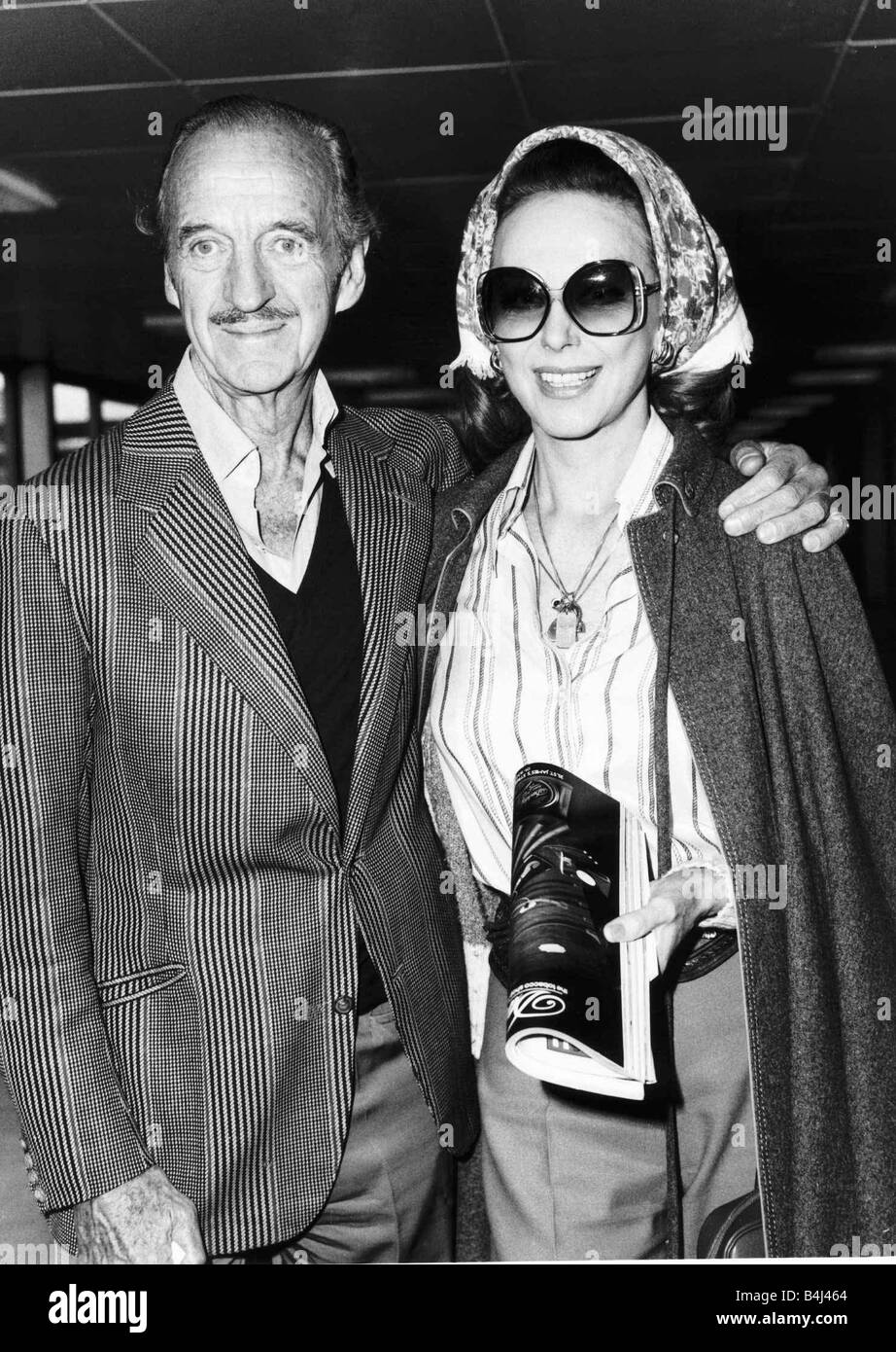David Niven actor and wife Hjordis at Heathrow Airport en route to New York  November 1980 Dbase MSI Stock Photo - Alamy